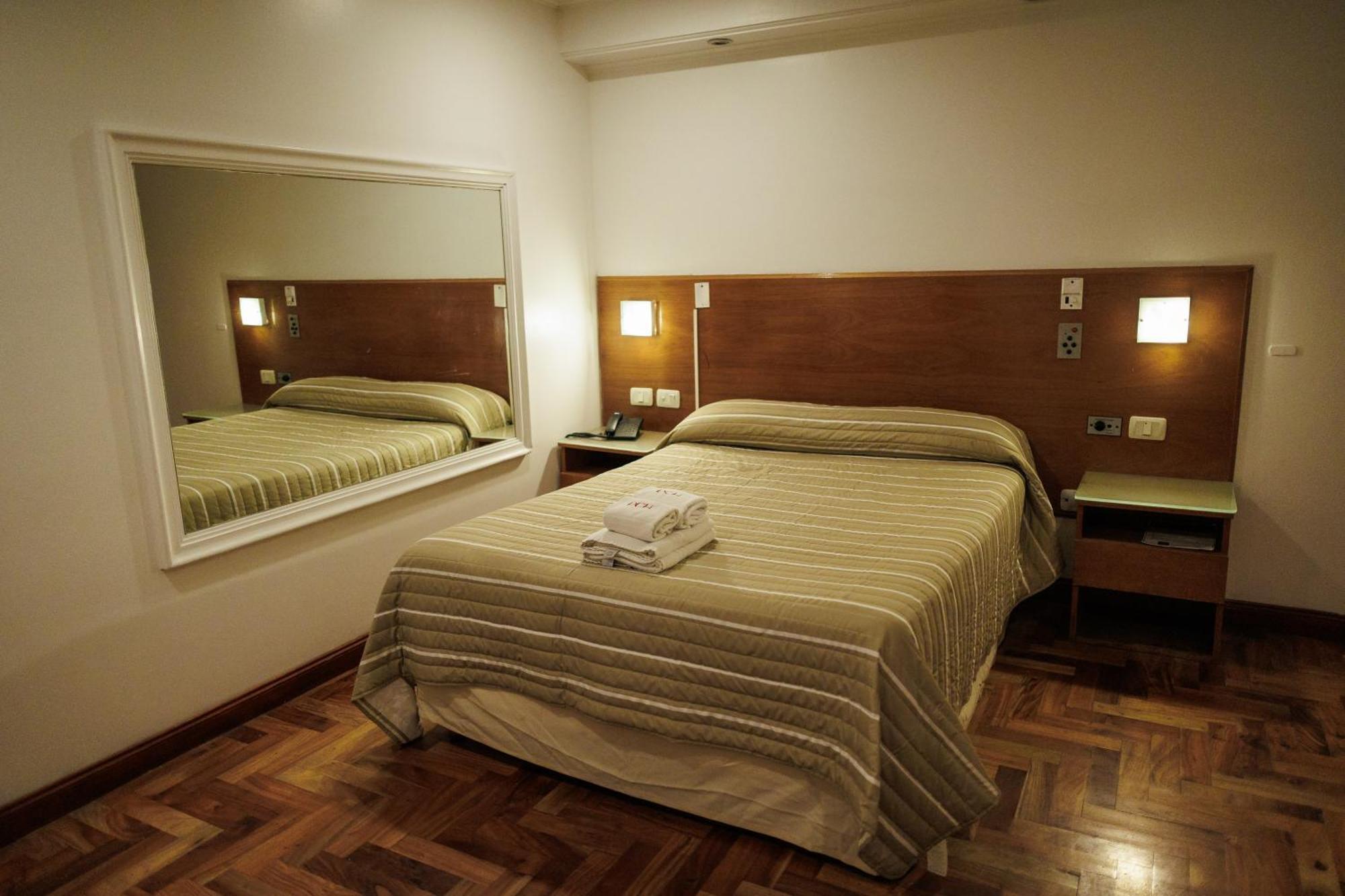 Hotel Petit Cordoba Bagian luar foto