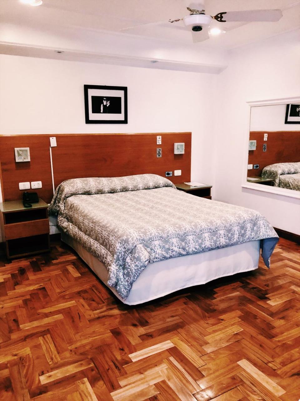 Hotel Petit Cordoba Bagian luar foto